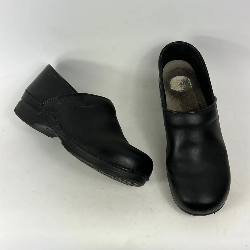 Dansko black leather XP slip resistant minimalist classic clogs us womens 10